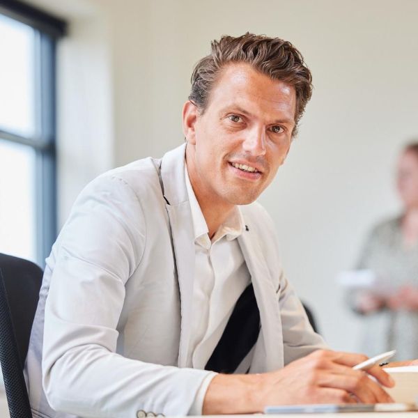 medewerker de jong en laan