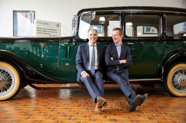 mannen voor oldtimer
