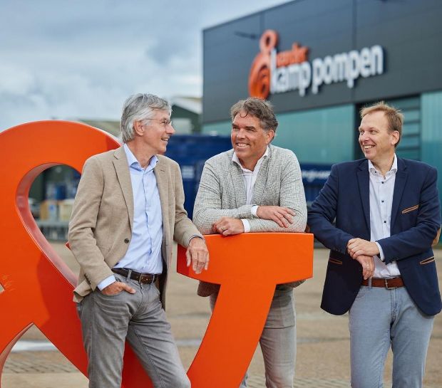 mannen bij ampersand