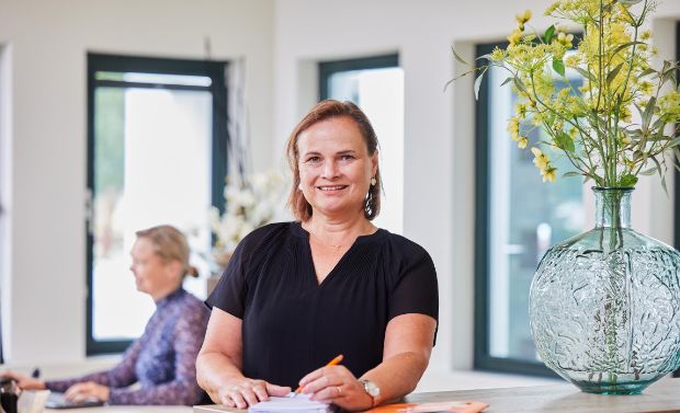 medewerker de jong en laan