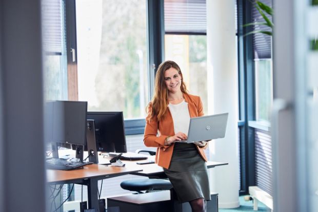 medewerker de jong en laan