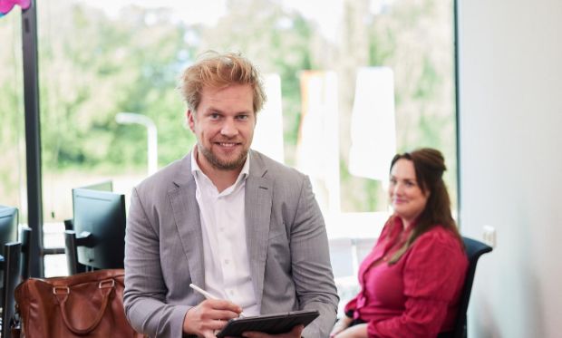 medewerker de jong en laan