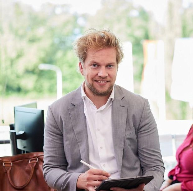 medewerker de jong en laan