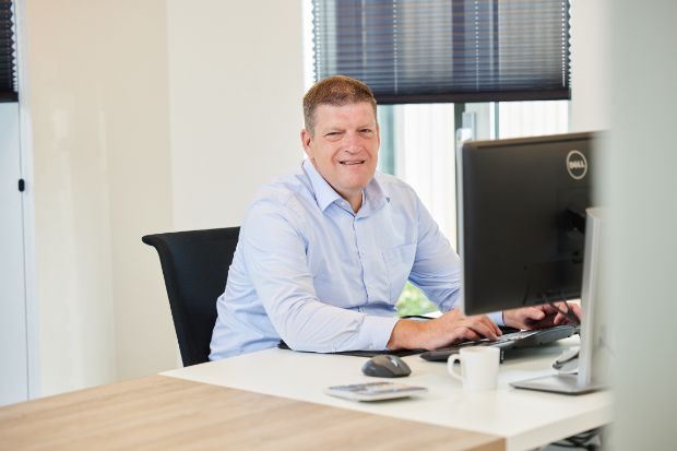 medewerker de jong en laan