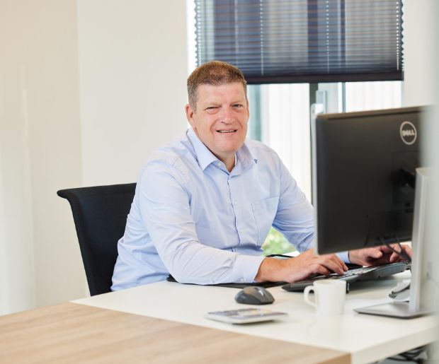 medewerker de jong en laan